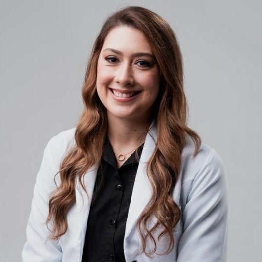 Dra. Bruna Porto Aguiar De Oliveira