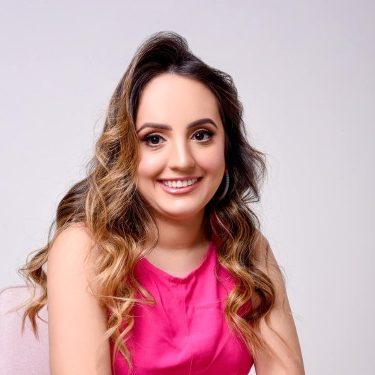 Dra. Júlia Gardioli