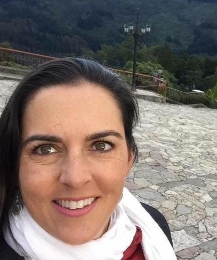 Dra. Alessandra Gonçalves da Silveira