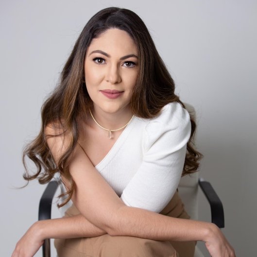 Dra. Aluska Veiga de Farias
