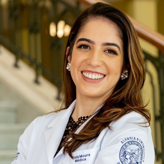 Dra. Thais Costa Lima de Moura