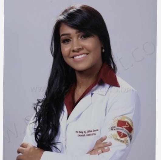Dra. Emily Nathalia