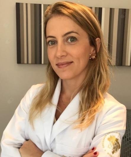 Dra. Andrea Petrosemolo