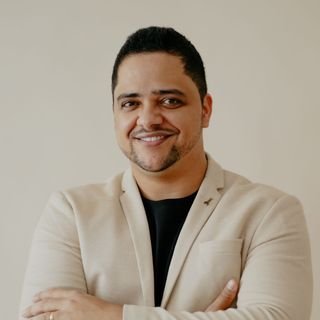 Dr. Fernando Sales Guimarães