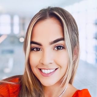 Dra. Débora de Almeida Silva