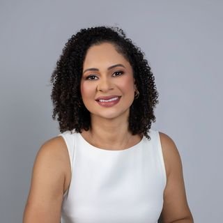 Dra. Viviane Brito Novais Gomes