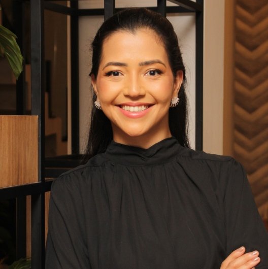 Dra. Letícia Rezende Campos