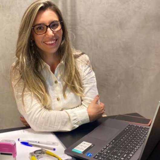 Dra. Thays Lopes Souza Lima
