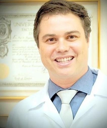 Dr. Moyses Costa Lemos