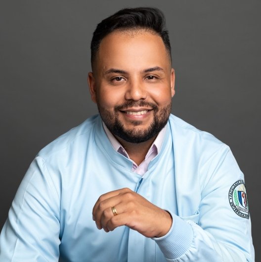 Dr. César José