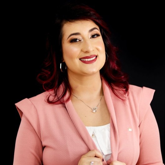 Dra. Thais Helaine Vasconcelos