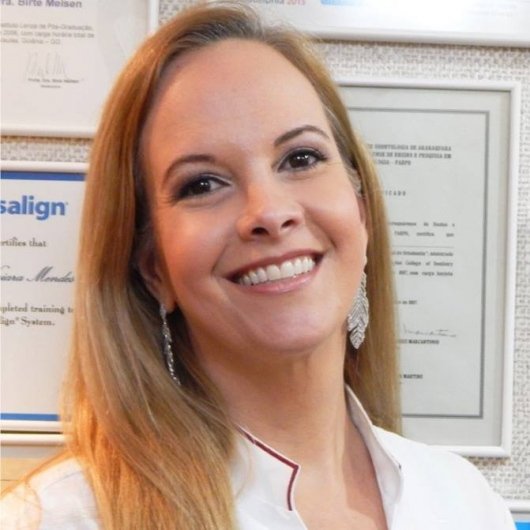 Dra. Naiara Mendes