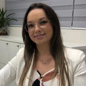 Dra. Larissa Mudrick Araujo Ribas