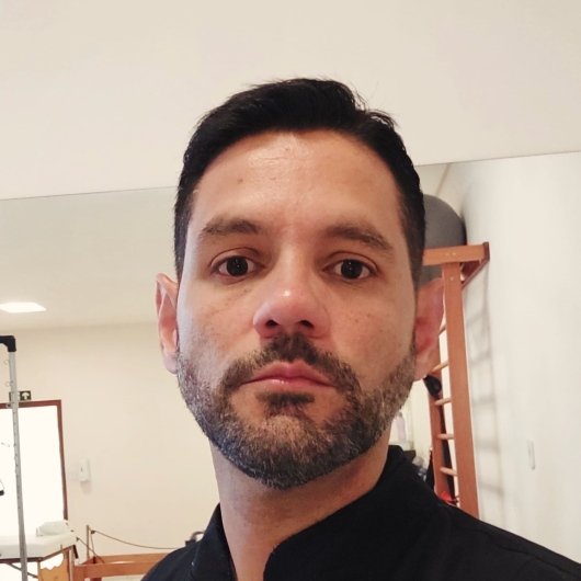 Dr. André Velano