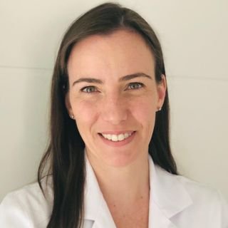 Dra. Claudia Fernandes