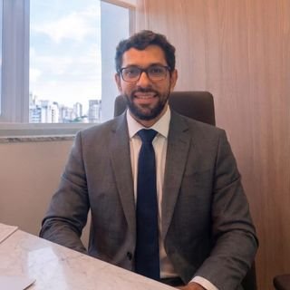 Dr. Simon Leão