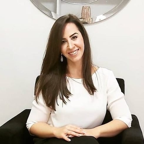 Dra. Paula Oliveira