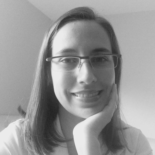 Dra. Carolina Soares Barros de Melo