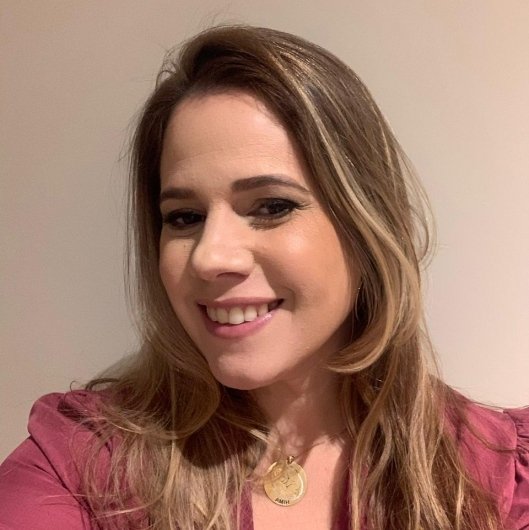 Dra. Aline Campos Frota Gobira