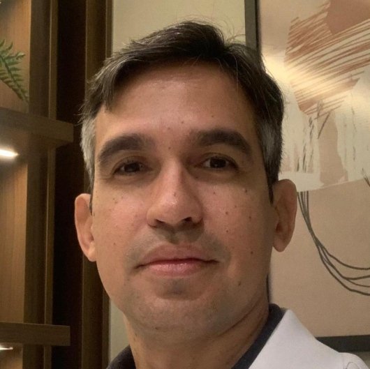 Dr. Leonardo Lobo