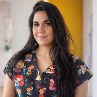Dra. Camila Costa Lima