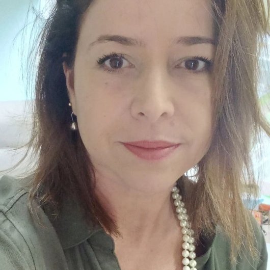 Dra. Jacqueline Souza Silva