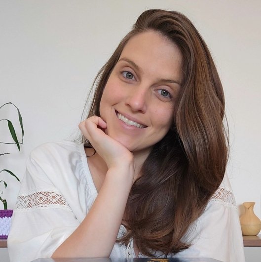 Dra. Caroline do Nascimento Meneguzzi