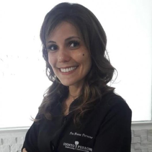 Dra. Bruna Delazari Perrone