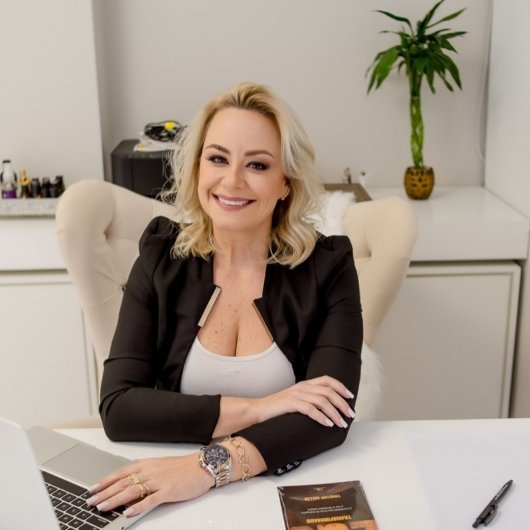 Larissa Barcellos Pires de Almeida