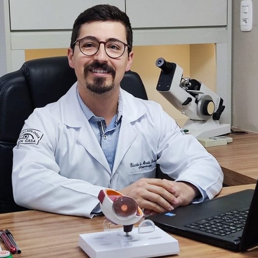 Dr. Eduardo Rosales