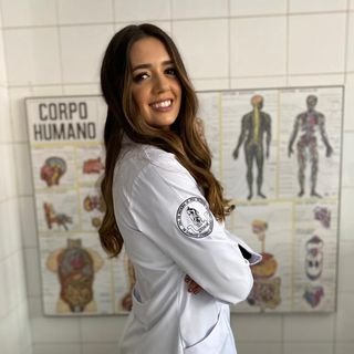 Dra. Júlia Mendonça Rezende
