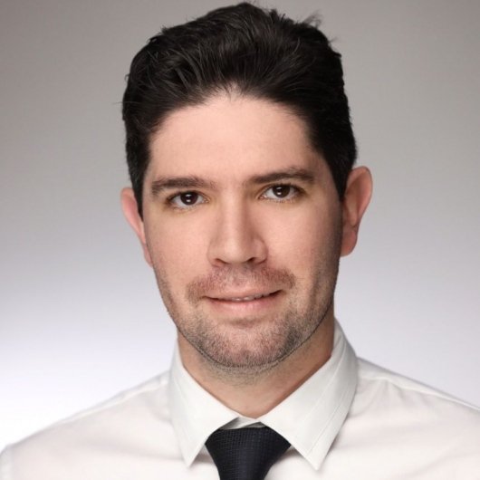 Dr. Pedro Victor Lazaretti Menechini