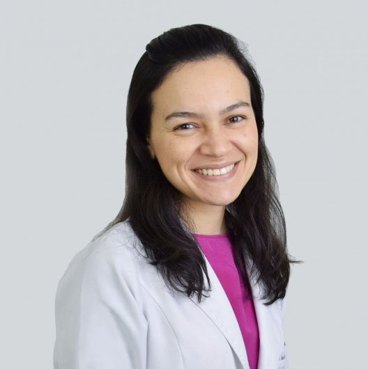 Dra. Ana Carolina Arato Gonçalves Silveira