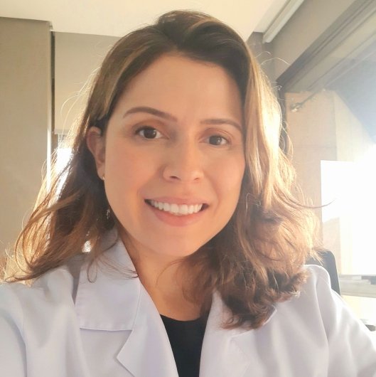 Dra. Lívia Moreira