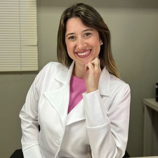 Dra. Amanda Almirão Alves