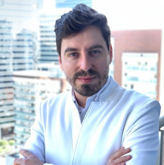 Dr. Leonel Thomas Bosa