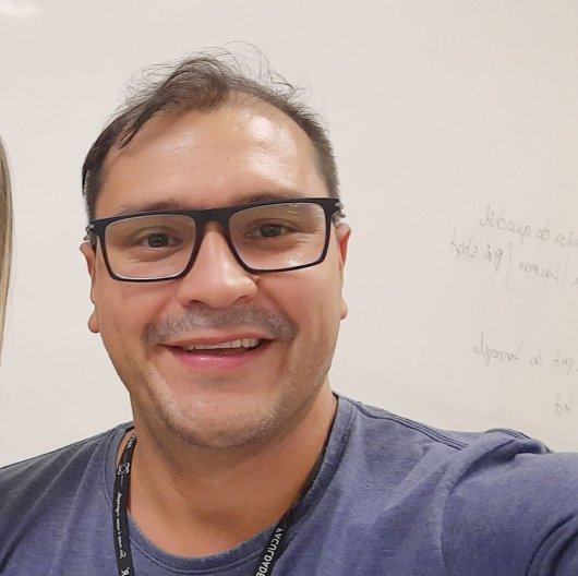 Dr. Tiago Esteves