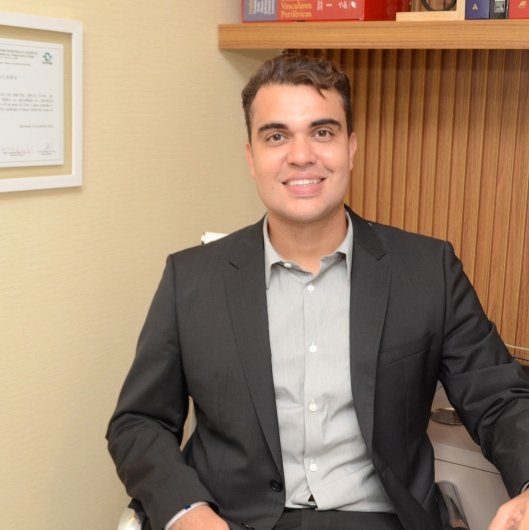 Dr. Álvaro Botentuit