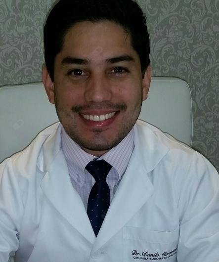Dr. Danilo Santos Carneiro