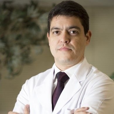 Dr. Marcos Uchôa Rezende Santana