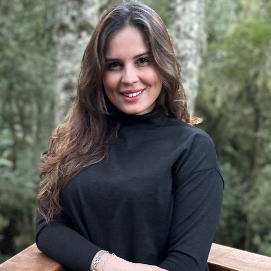 Dra. Bruna Borges