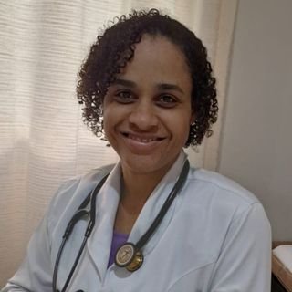 Dra. Aline De Almeida Moreira Buss