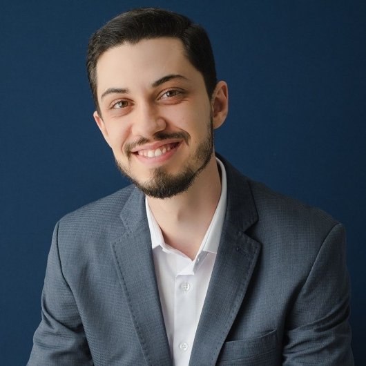 Dr. Lucas Veloso