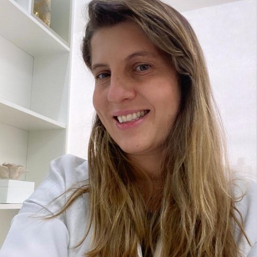 Dra. Francine Luiza Alvarenga de Campos