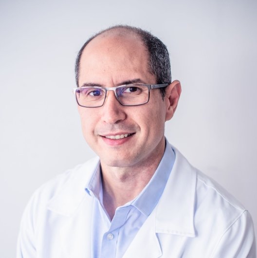 Dr. Vitor Elias Correa