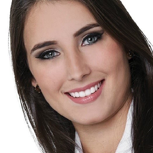Dra. Larissa Alvim