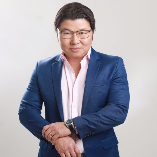 Dr. Gustavo Furuya