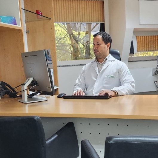 Dr. Eron Machado Cobe