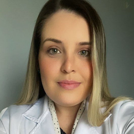 Dra. Larissa Simas Fachin