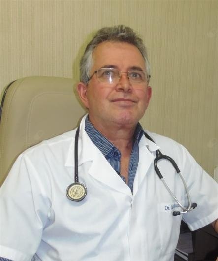 Dr. Carlos Eduardo Casas